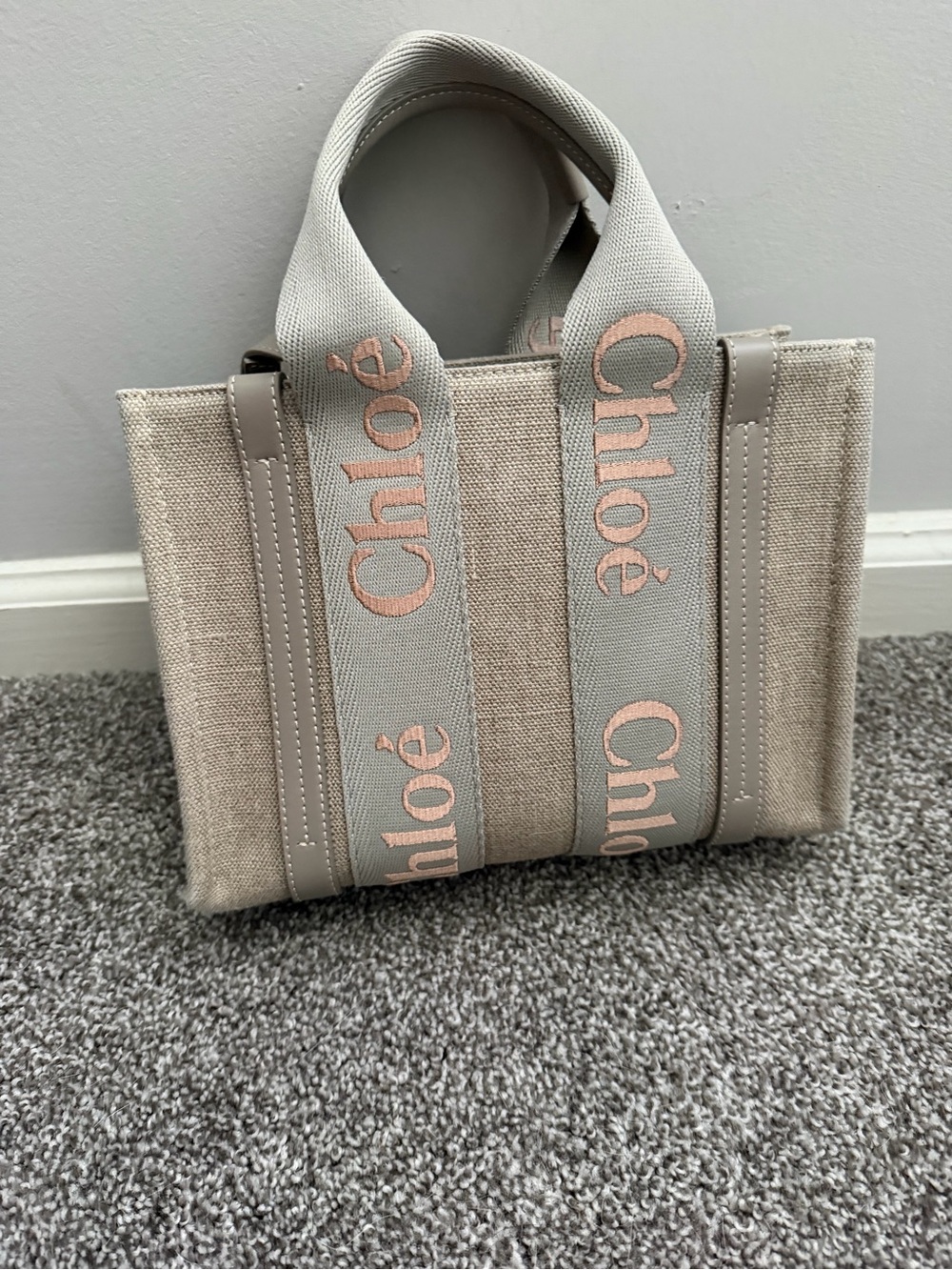 Chloé Small Woody Tote in Vintage Khaki - Picture 5 of 16